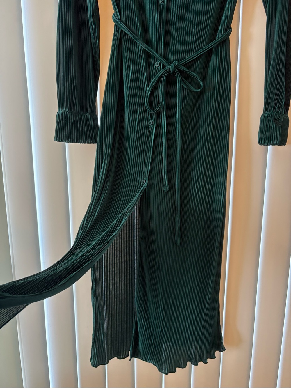 Gilli Emerald Green Pleated Midi Shirt Dress with Tie Waist